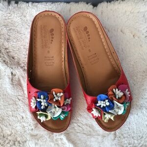 Spring Step size 8 red leather Flowerchild sandals